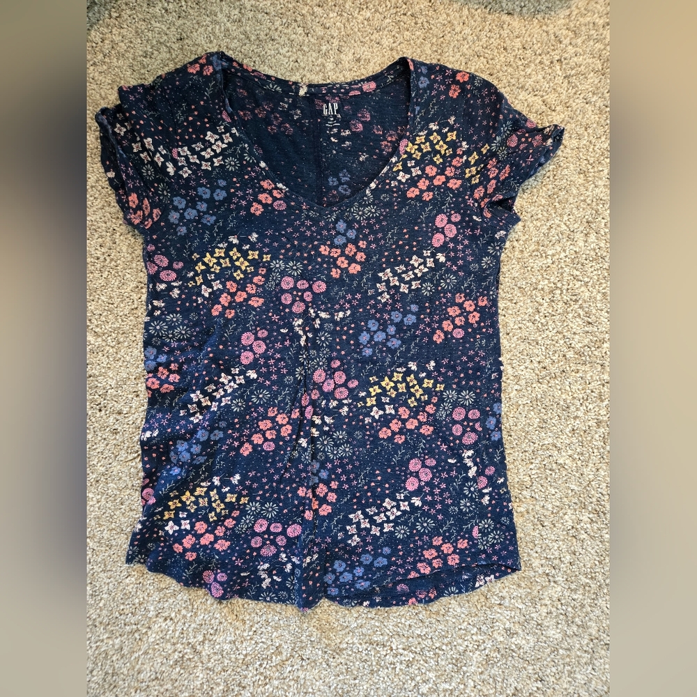 Set of two, size extra small gap tees, $6 for both